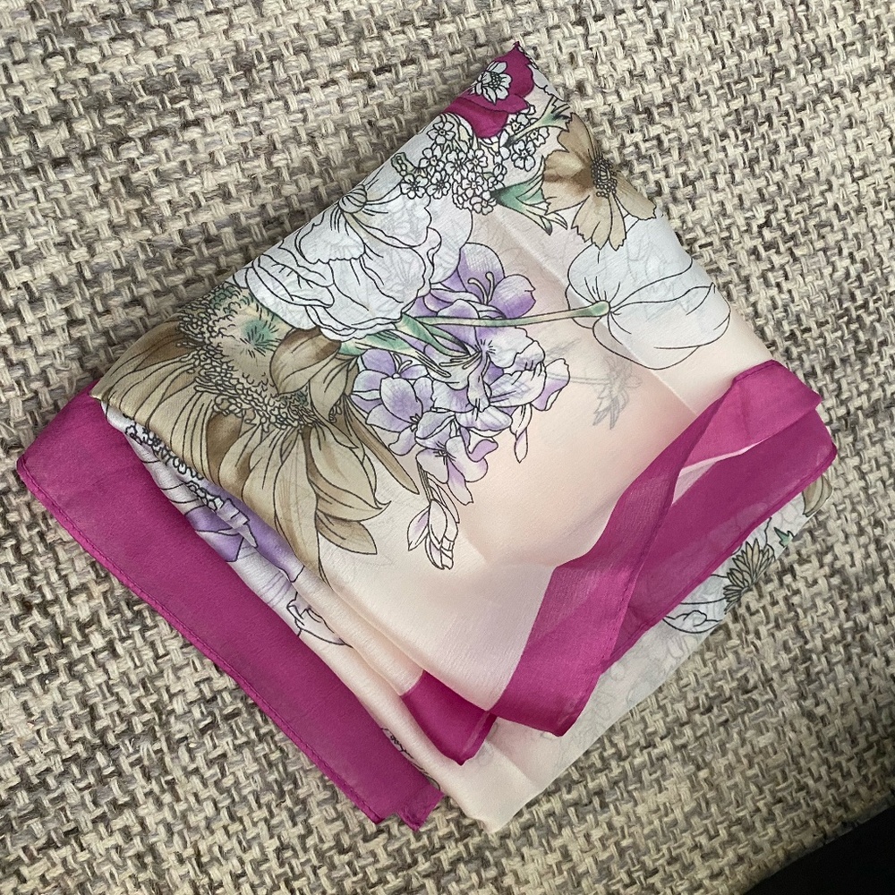 Pink Floral Scarf 🌸🧣
